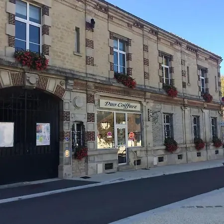 Le Gambetta - Nouveau Proprietaire Estissac Exterior photo